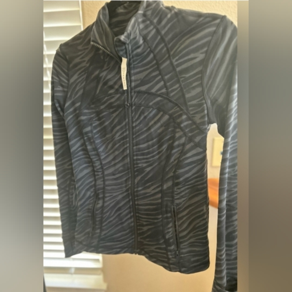 NWOT !!  🍋 LULULEMON Define Jacket Black grey size 8